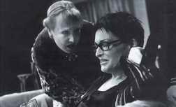 Milena Steinmasslová a Valérie Zawadská v představení  Životu nebezpečné akty - v jednoaktovkce "Central Park West" od Woodyho Allena
