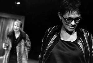 Valérie Zawadská a Milena Steinmasslová v představení Životu nebezpečné akty - v jednoaktovkce "Central Park West" od Woodyho Allena